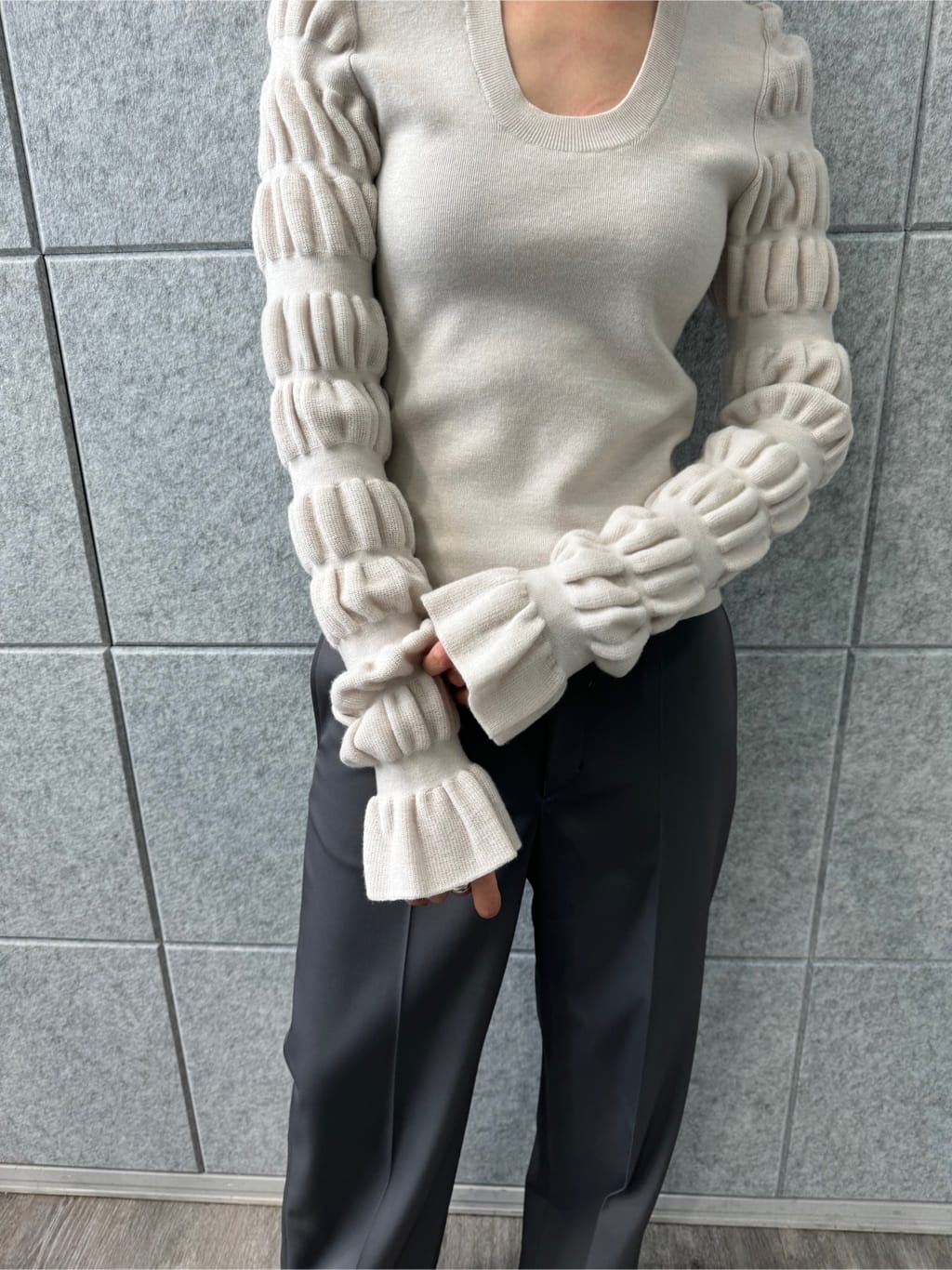 uchi__yamaさんの「CODE A｜gathered sleeves knit」を使ったコーディネート