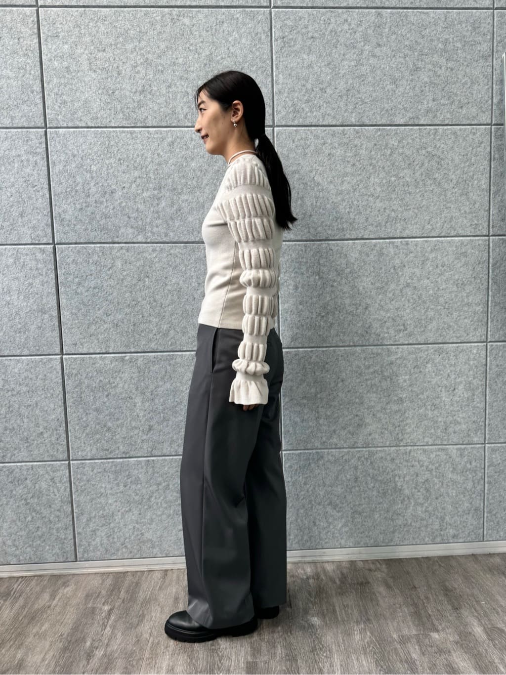 uchi__yamaさんの「CODE A｜gathered sleeves knit」を使ったコーディネート