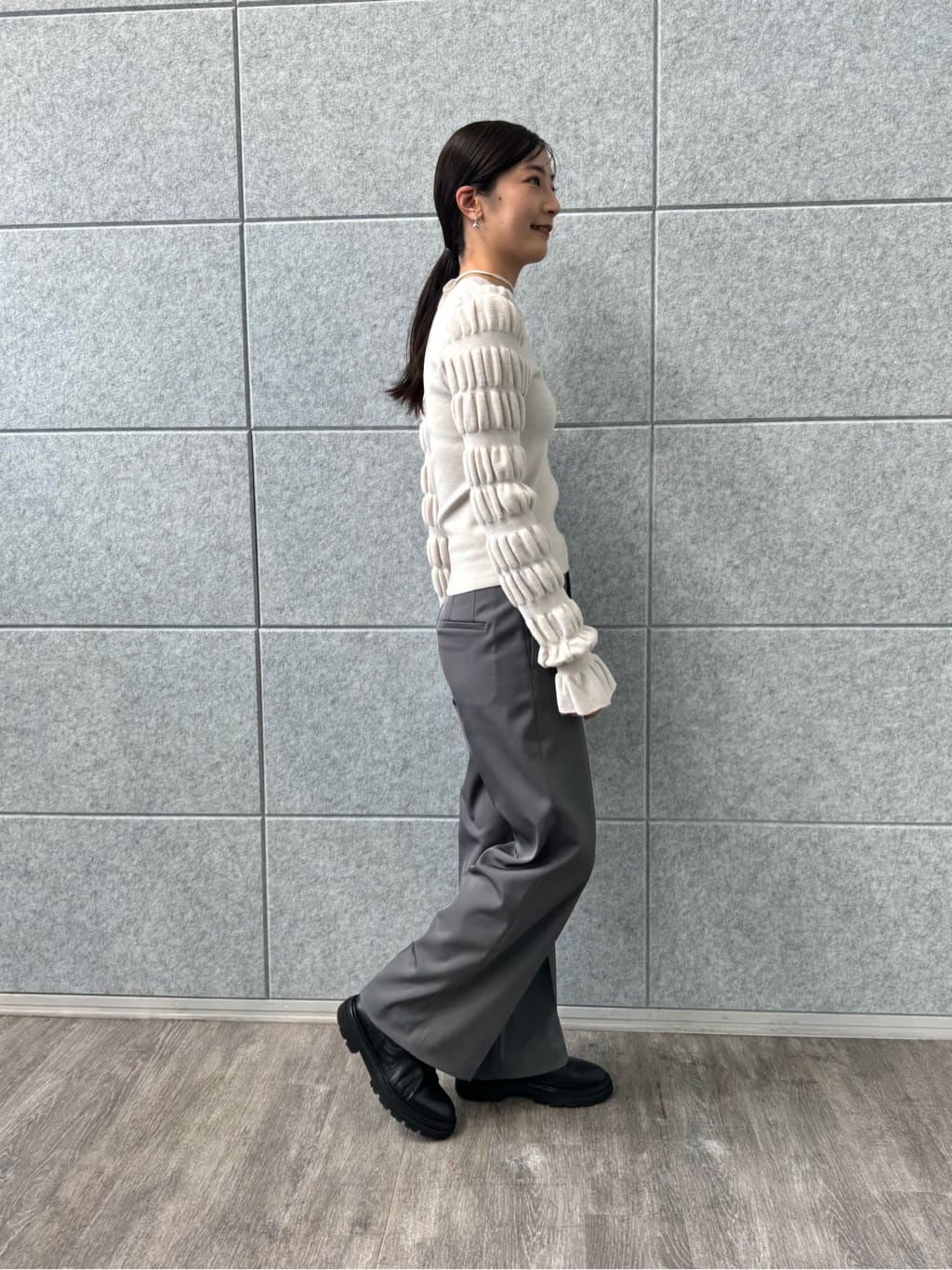 uchi__yamaさんの「CODE A｜gathered sleeves knit」を使ったコーディネート