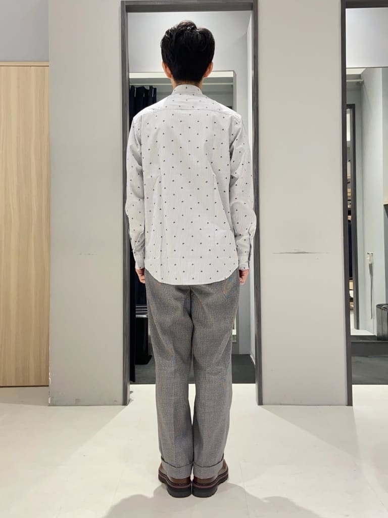 わいずみさんの「TAKEO KIKUCHI｜ハットモチーフ ジャカード ストライプ シャツ」を使ったコーディネート