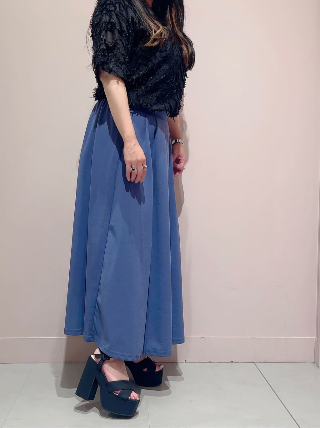 りえさんの「ESPERANZA｜ラク盛り厚底サンダルⅢ」を使ったコーディネート
