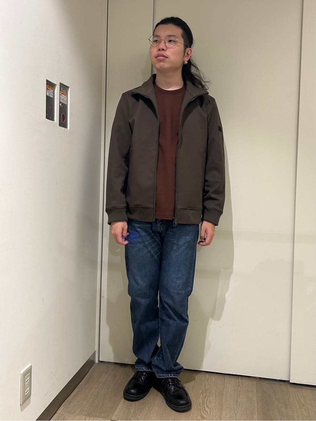 KATTUUさんの「TAKEO KIKUCHI｜【モンスターストレッチ】日本製 ウォッシュド デニムパンツ」を使ったコーディネート
