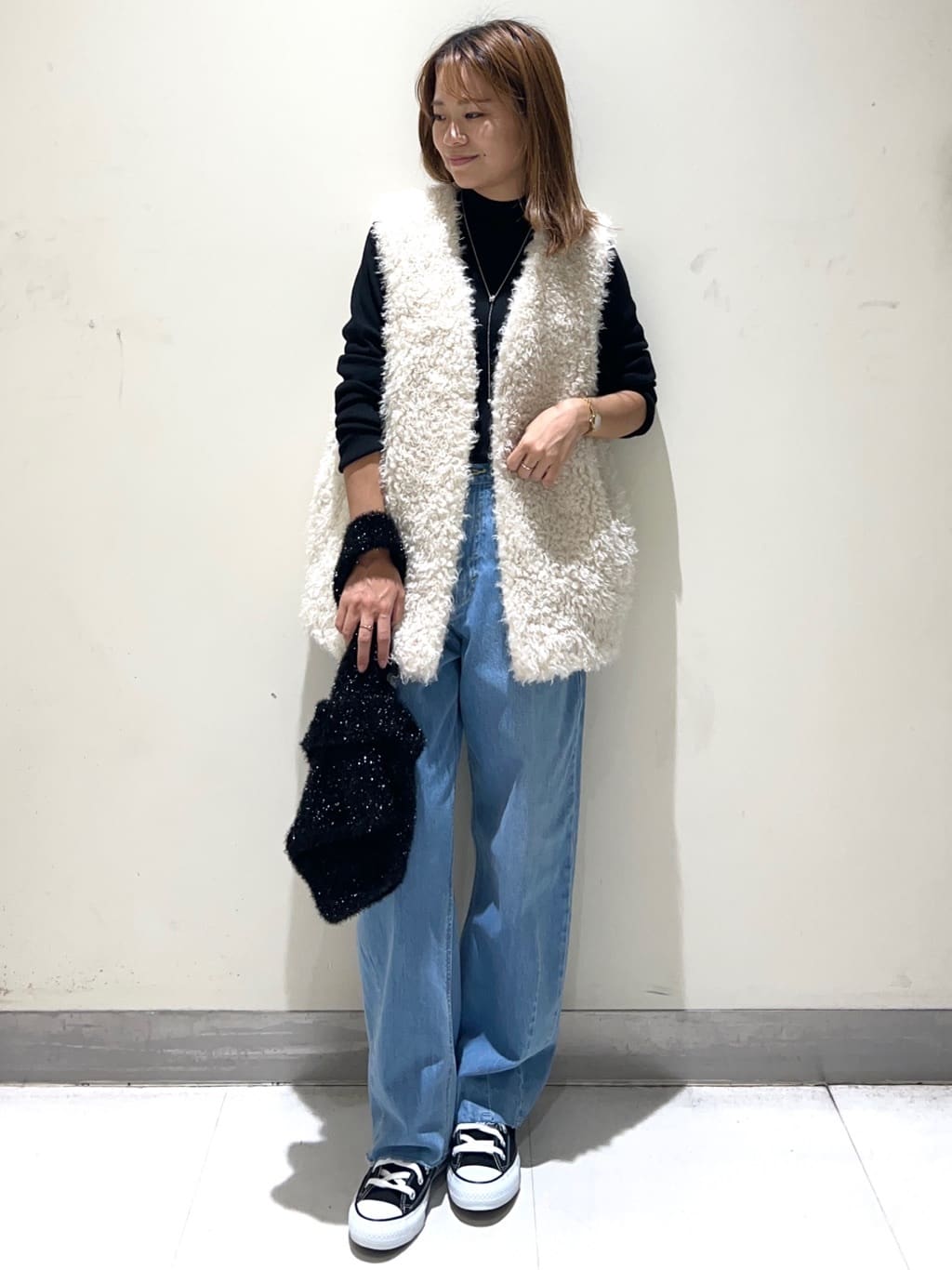 meeさんの「OPAQUE.CLIP｜CONVERSE キャンバス オールスター HI」を使ったコーディネート