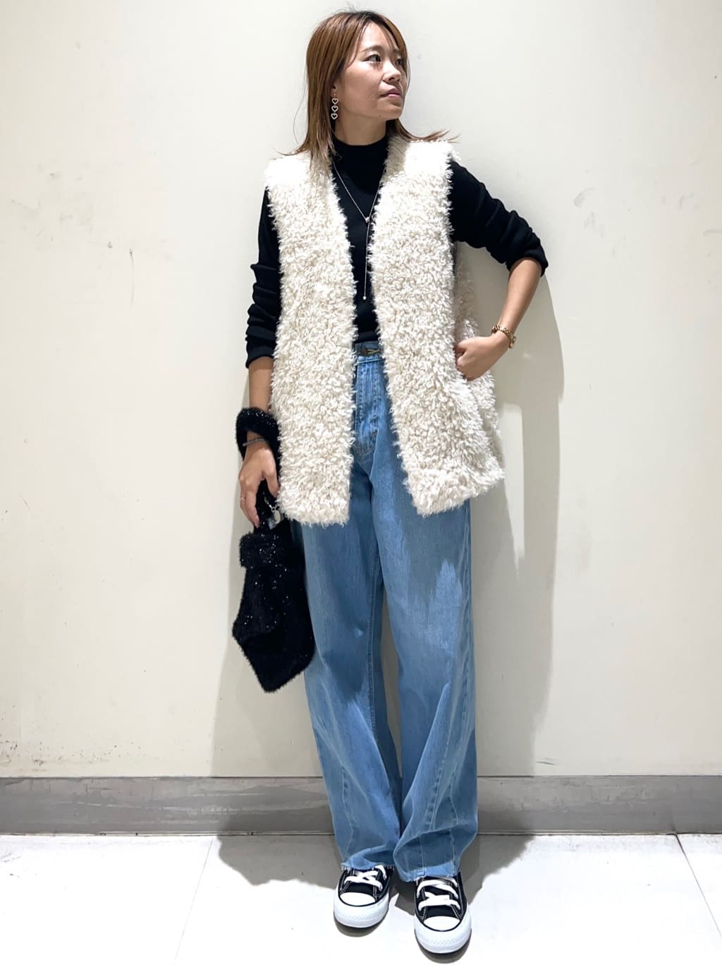 meeさんの「OPAQUE.CLIP｜CONVERSE キャンバス オールスター HI」を使ったコーディネート