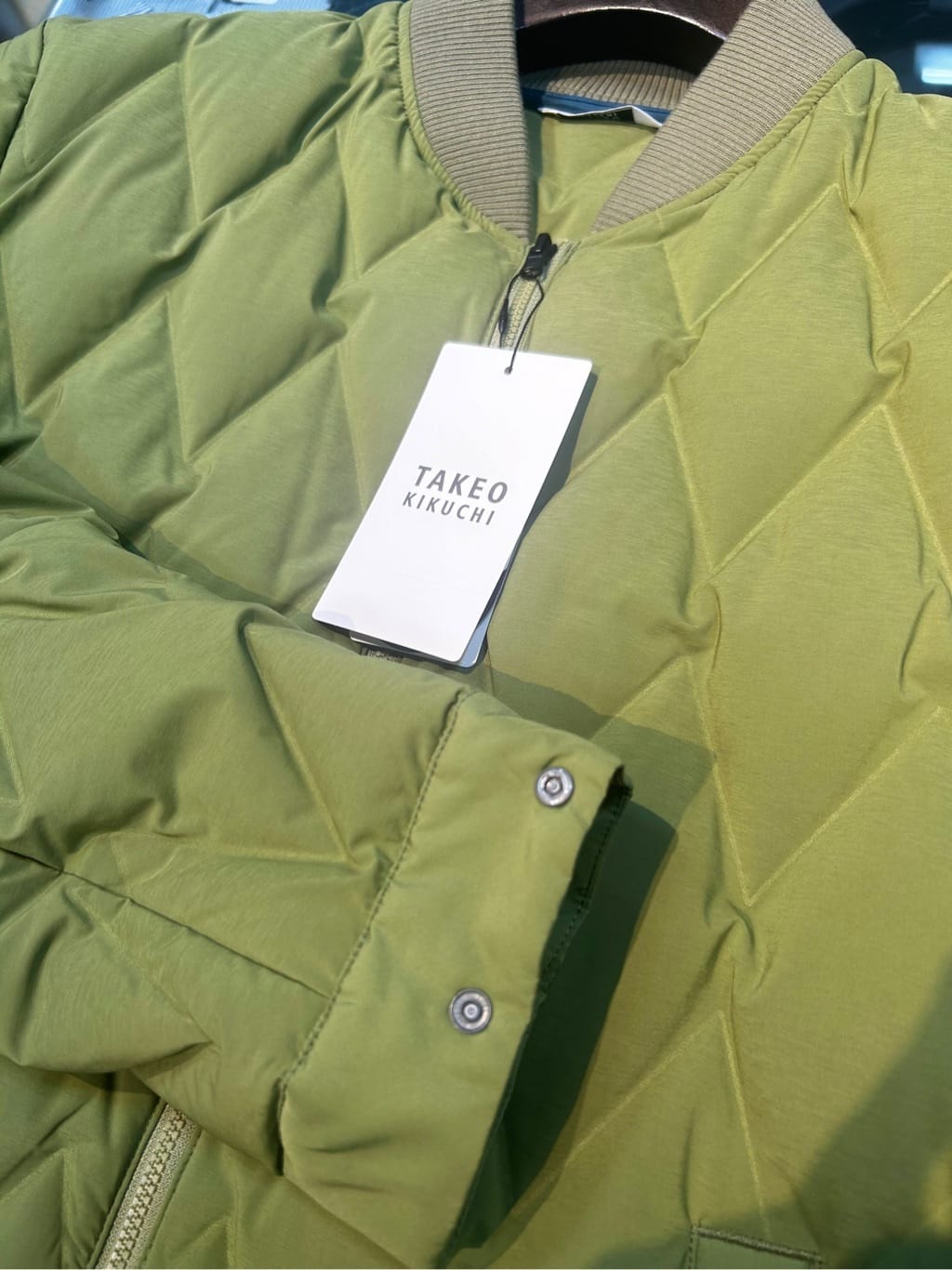 okaさんの「TAKEO KIKUCHI｜ハットモチーフ ジャカード ストライプ シャツ」を使ったコーディネート