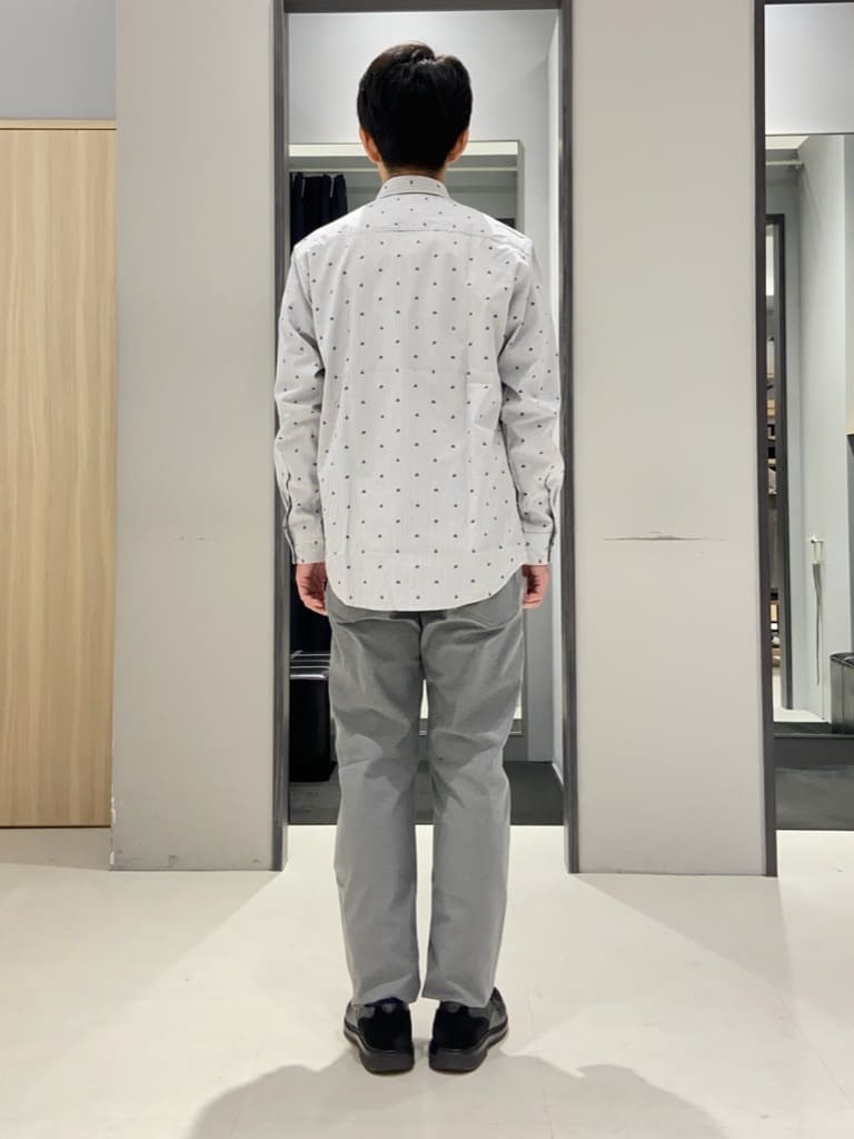 わいずみさんの「TAKEO KIKUCHI｜ハットモチーフ ジャカード ストライプ シャツ」を使ったコーディネート
