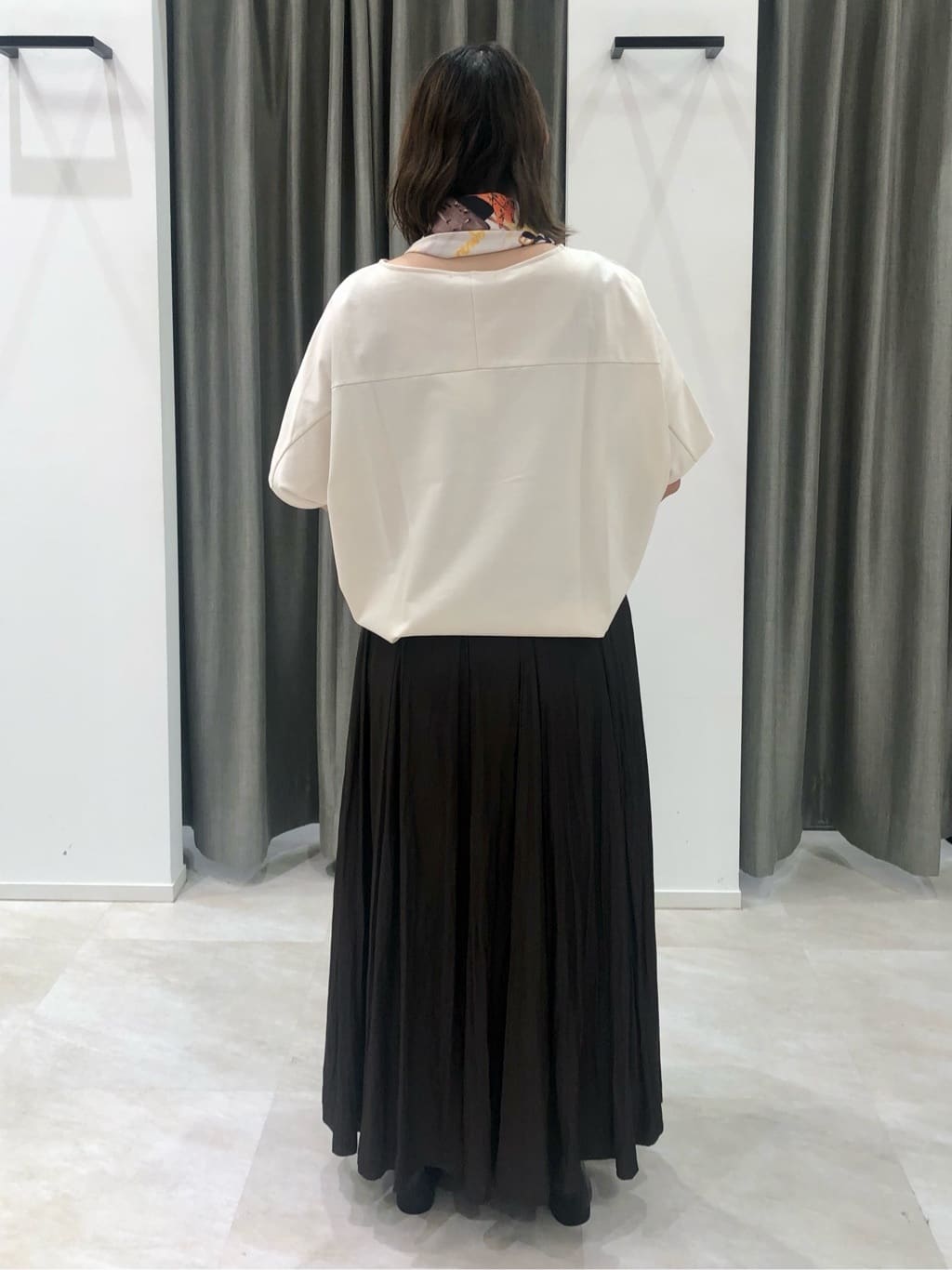mamiさんの「UNTITLED｜【古畑星夏さん着用】トルソープリントスカーフ」を使ったコーディネート