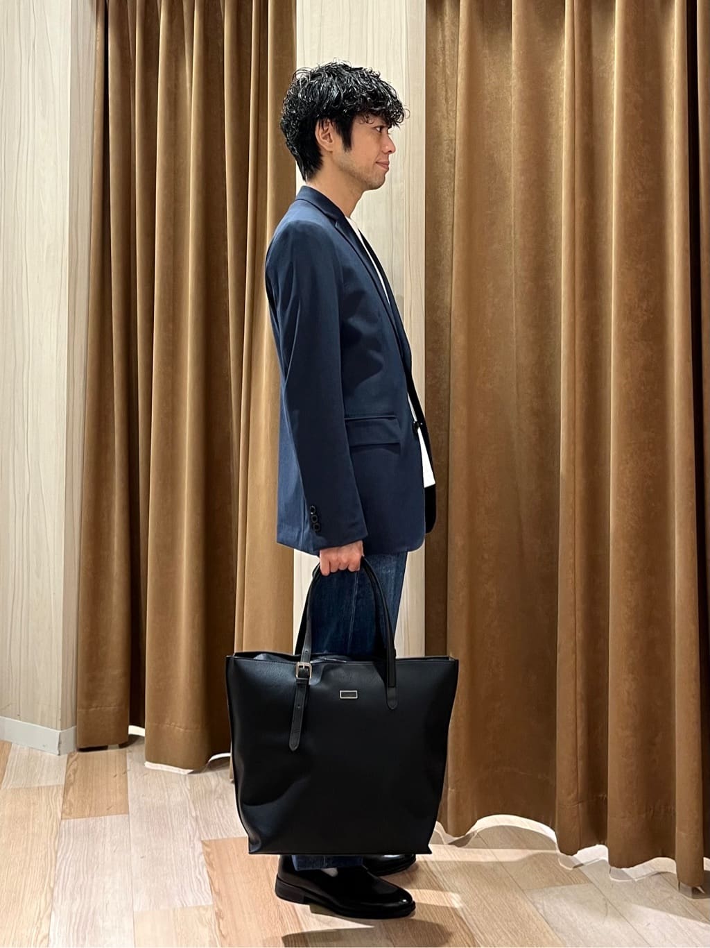 URAさんの「TAKEO KIKUCHI｜【モンスターストレッチ】日本製 ウォッシュド デニムパンツ」を使ったコーディネート