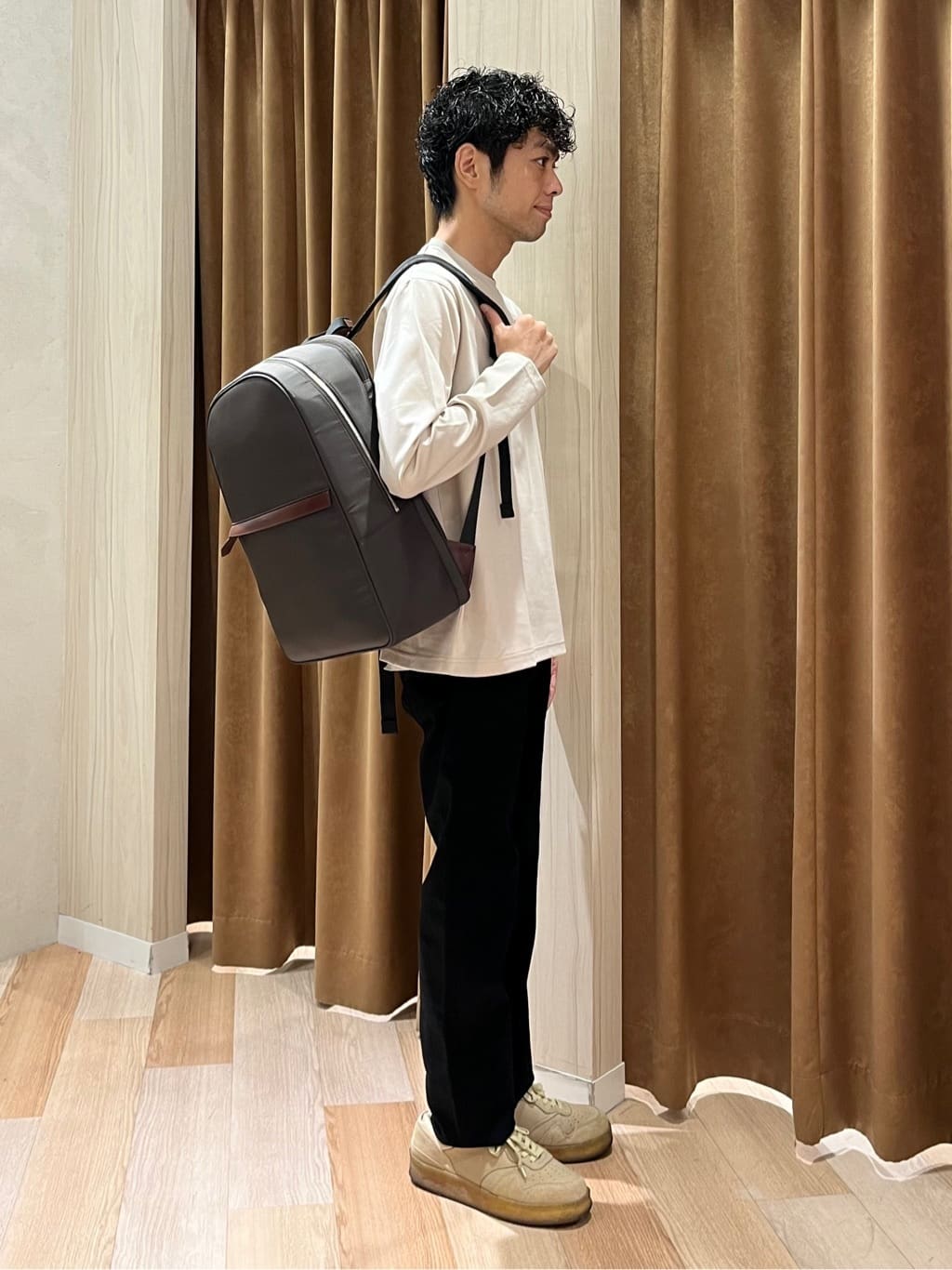 URAさんの「TAKEO KIKUCHI｜【Sサイズ～】ストレッチ デニム パンツ」を使ったコーディネート