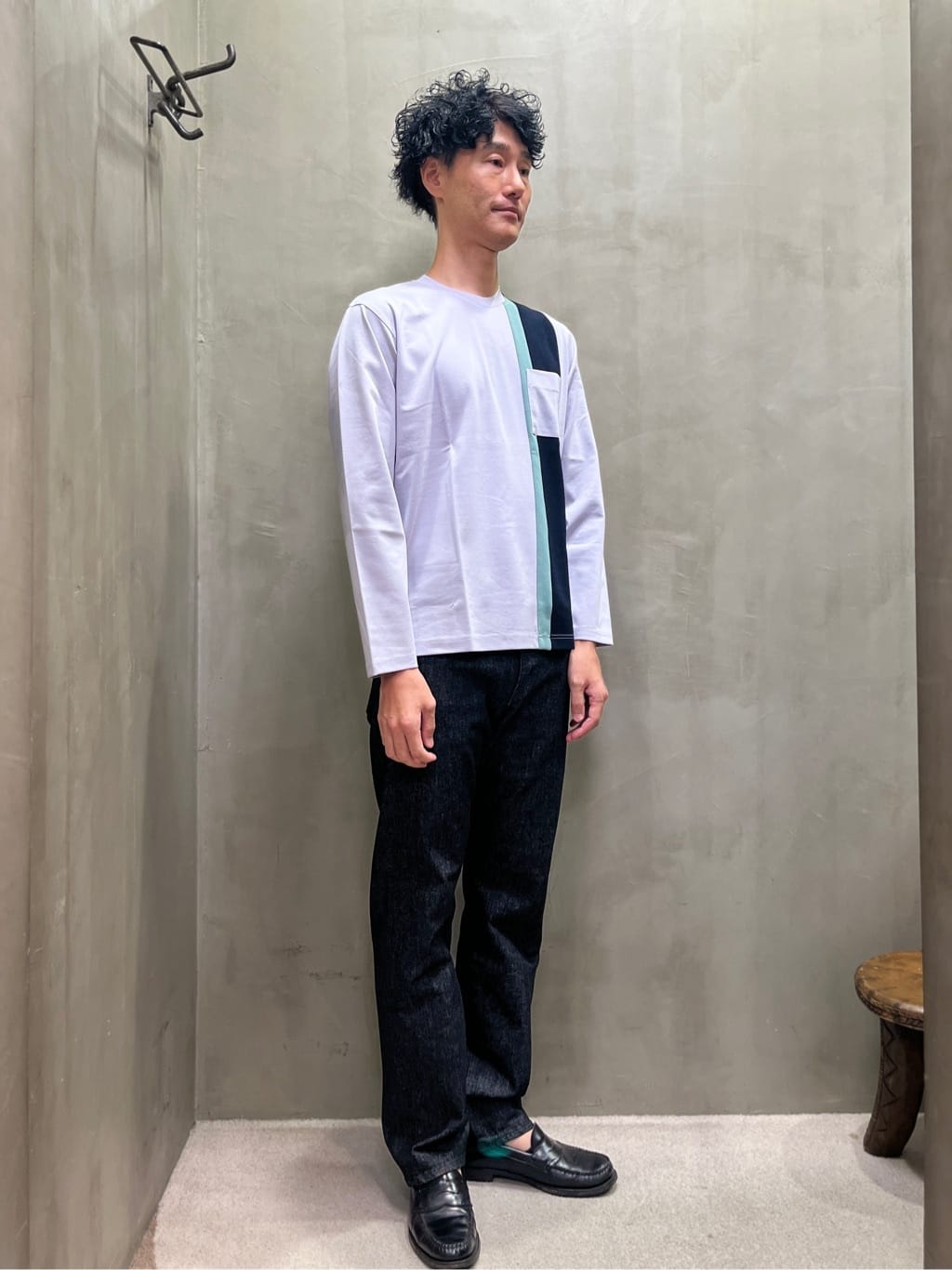 mutoさんの「TAKEO KIKUCHI｜【モンスターストレッチ】日本製 ワンウォッシュ デニムパンツ」を使ったコーディネート