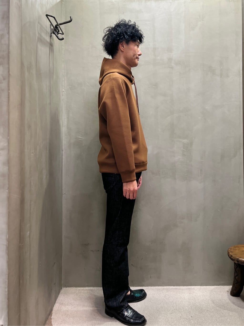 mutoさんの「TAKEO KIKUCHI｜【モンスターストレッチ】日本製 ワンウォッシュ デニムパンツ」を使ったコーディネート