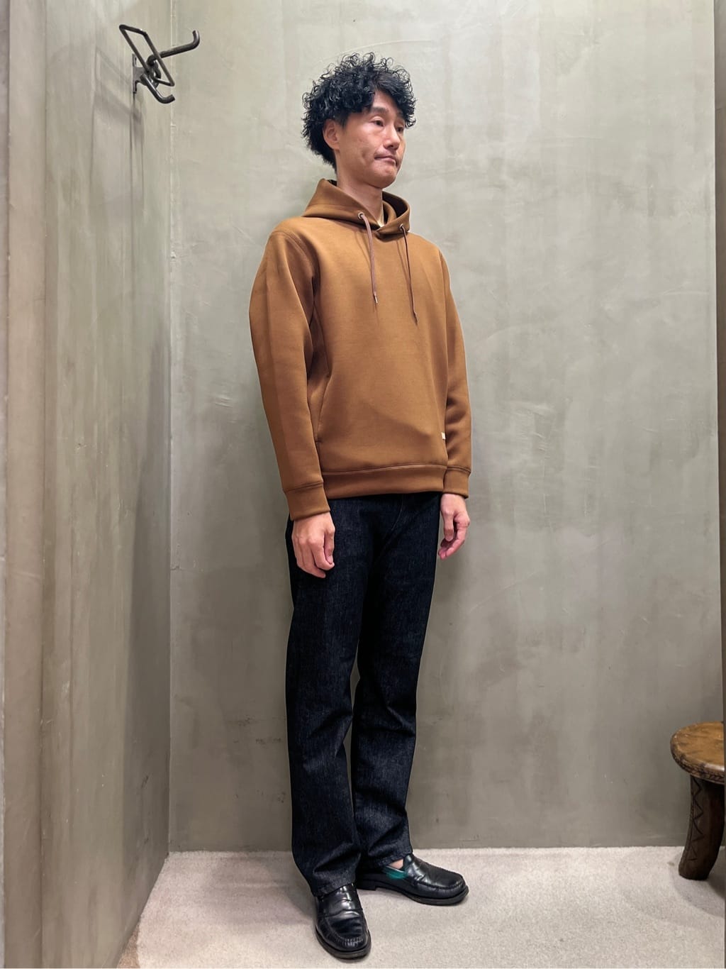 mutoさんの「TAKEO KIKUCHI｜【モンスターストレッチ】日本製 ワンウォッシュ デニムパンツ」を使ったコーディネート