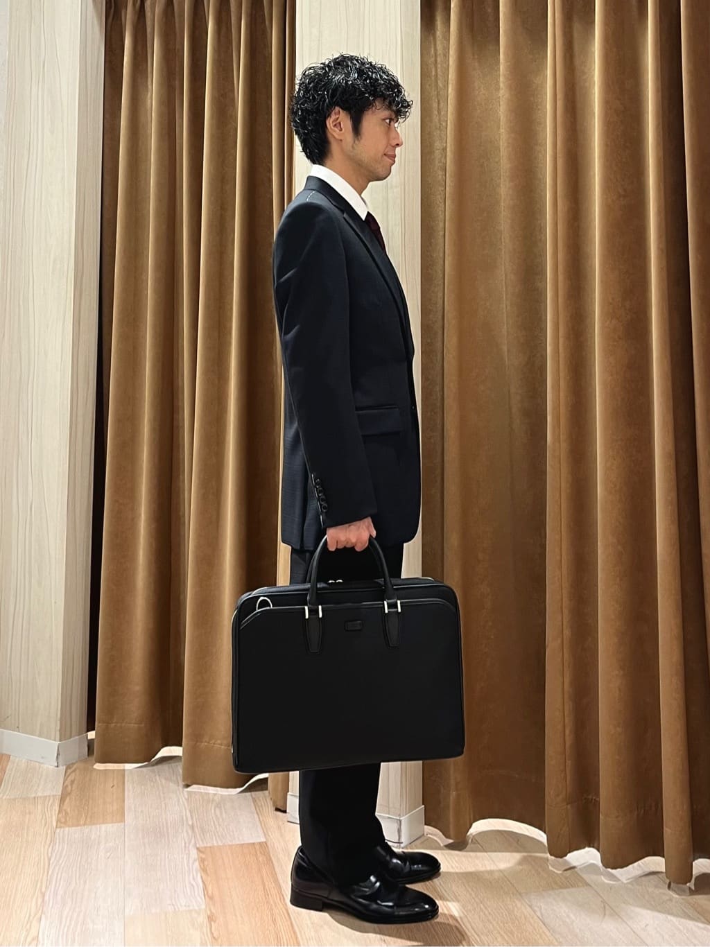 URAさんの「TAKEO KIKUCHI｜【Made in JAPAN】ブロード レギュラーカラー ドレスシャツ」を使ったコーディネート