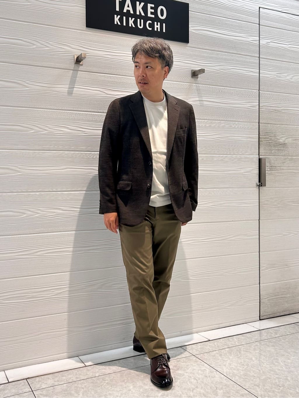 すーさんの「TAKEO KIKUCHI｜【オフィスカジュアル対応】ドレス チノパンツ」を使ったコーディネート