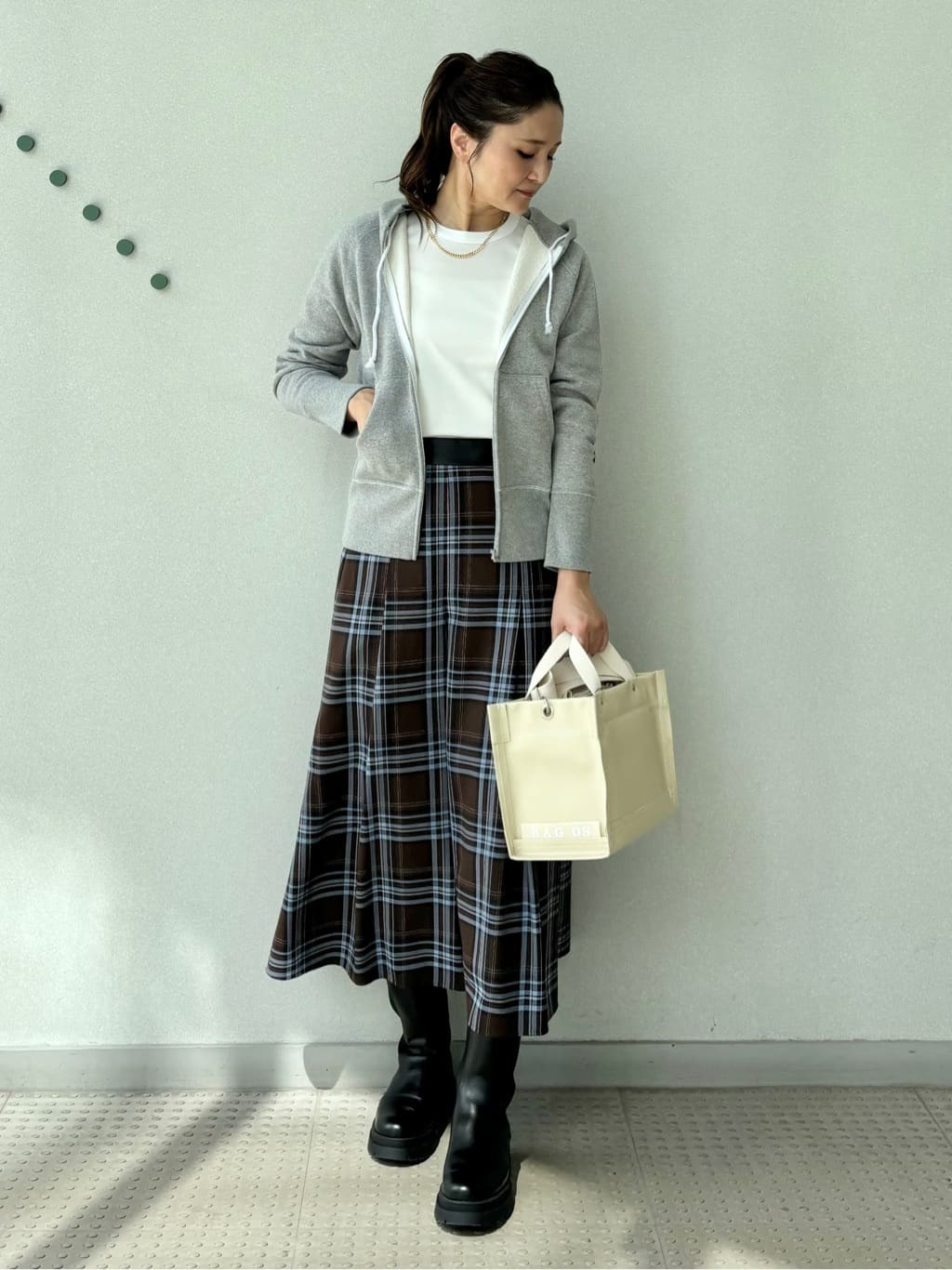 yoshikadoさんの「DRESSTERIOR｜デキシー吊裏毛ジップアップパーカ」を使ったコーディネート