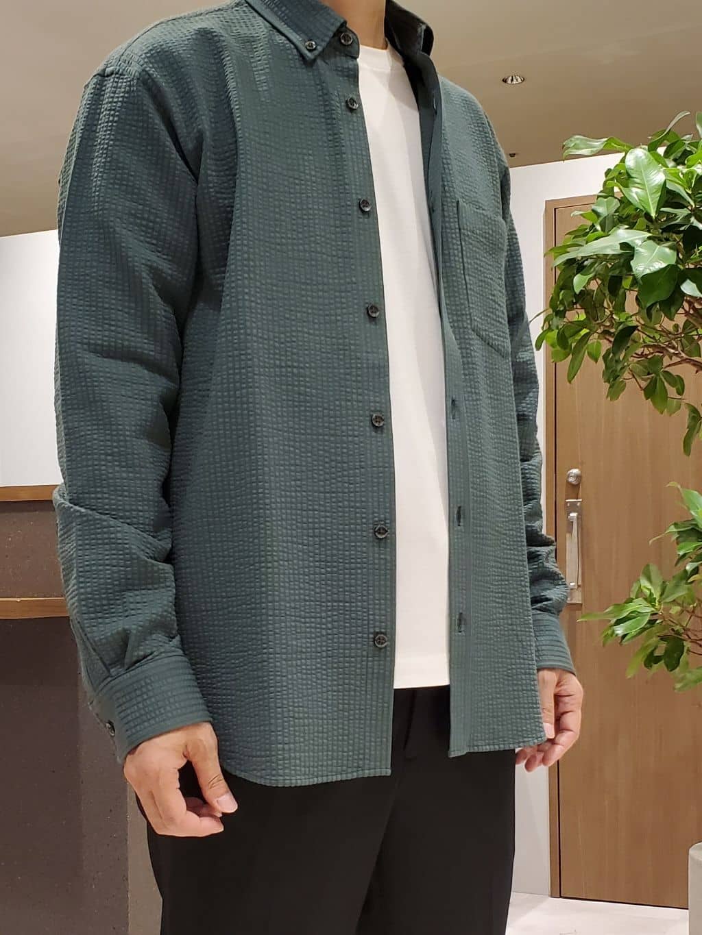 ishidaさんの「TAKEO KIKUCHI｜【抗菌防臭/シーズンレス】シアサッカー ジャージシャツ」を使ったコーディネート