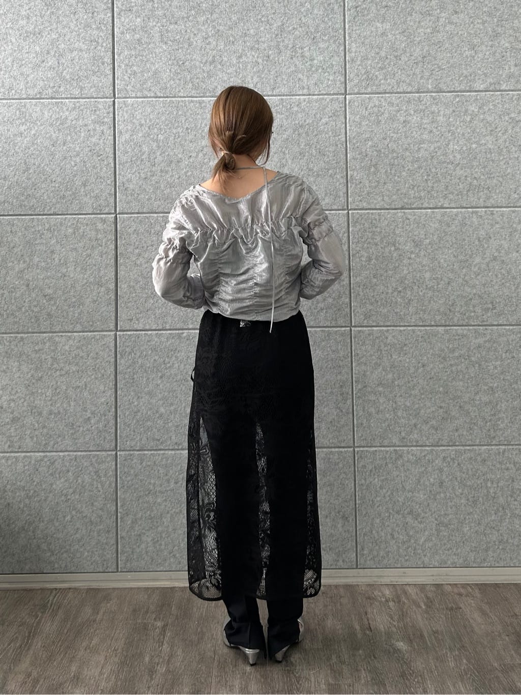 erikaさんの「CODE A｜gathered shiny blouse」を使ったコーディネート