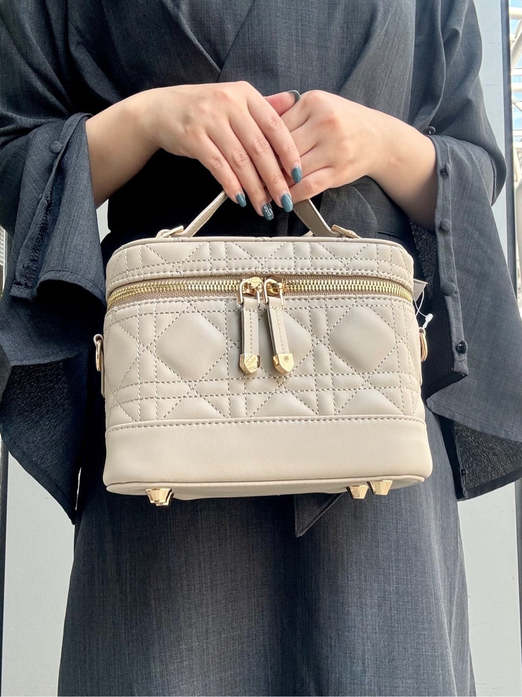 まっきーさんの「ESPERANZA｜3WAYチャンキーヒールパンプス」を使ったコーディネート