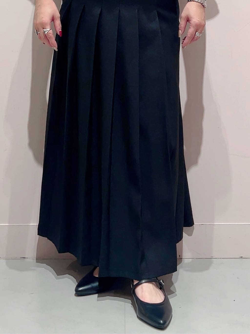 りえさんの「ESPERANZA｜バックストラップフラットパンプス」を使ったコーディネート