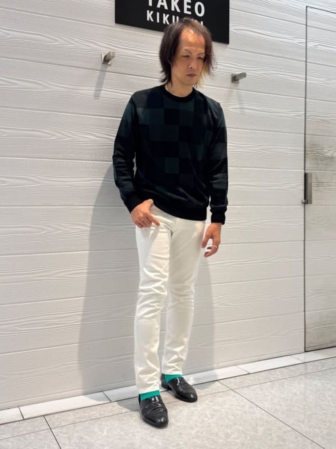 井出恭輔さんの「TAKEO KIKUCHI｜【Sサイズ～】ストレッチ デニム パンツ」を使ったコーディネート