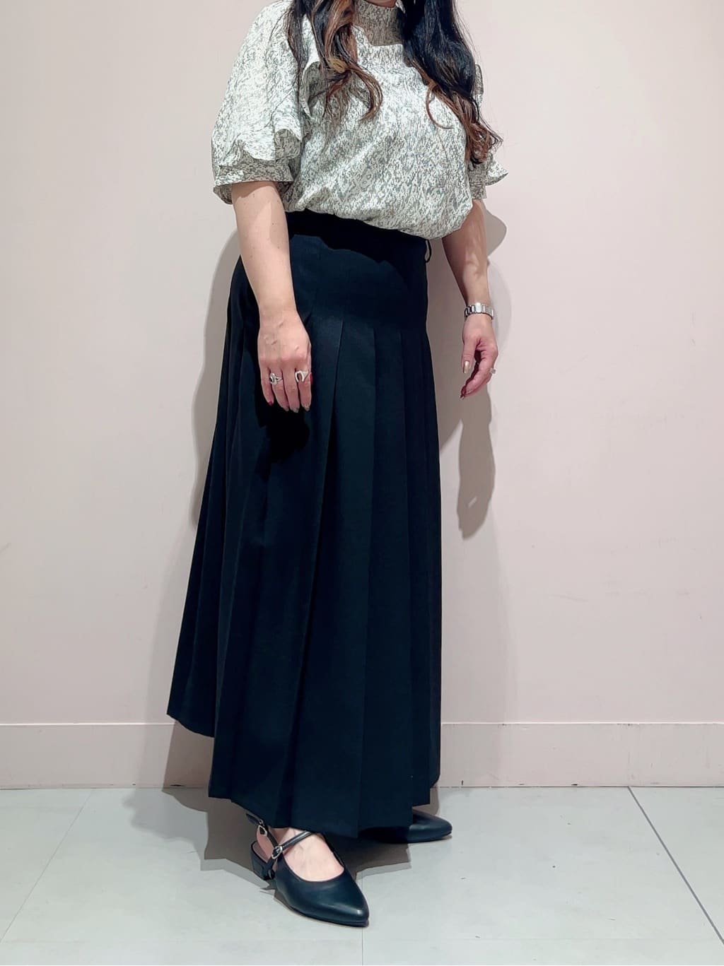 りえさんの「ESPERANZA｜バックストラップフラットパンプス」を使ったコーディネート