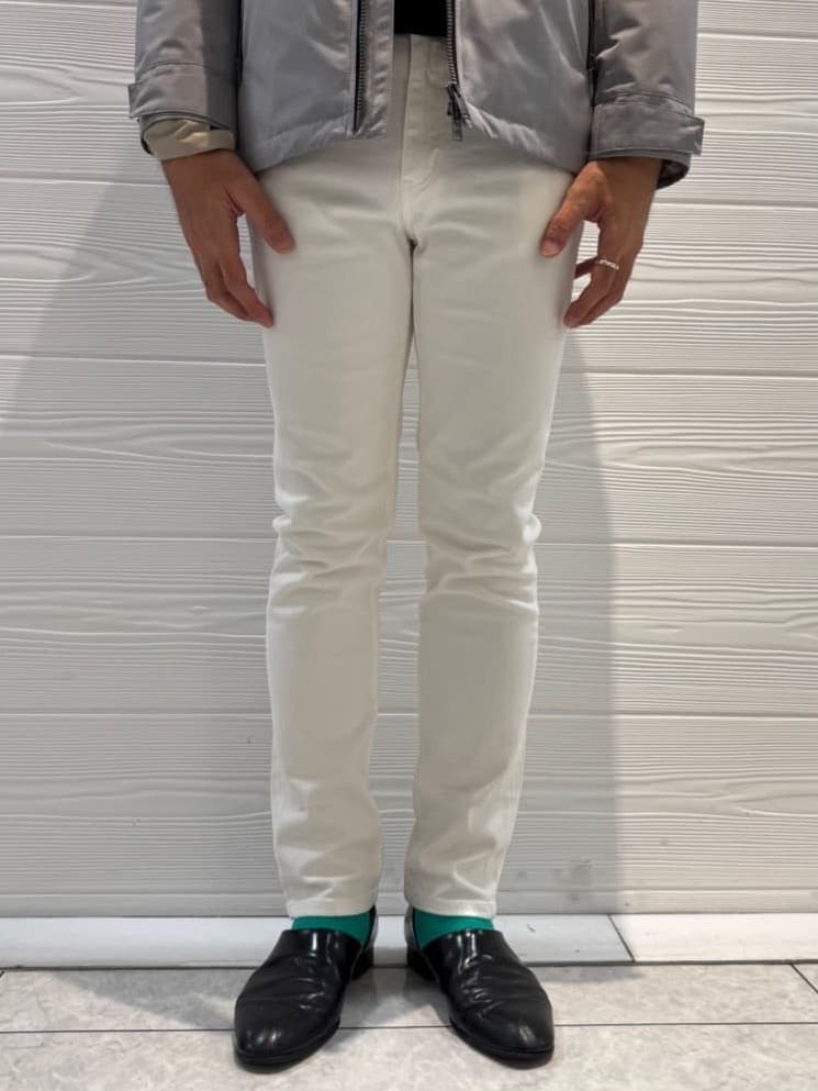 井出恭輔さんの「TAKEO KIKUCHI｜【Sサイズ～】ストレッチ デニム パンツ」を使ったコーディネート