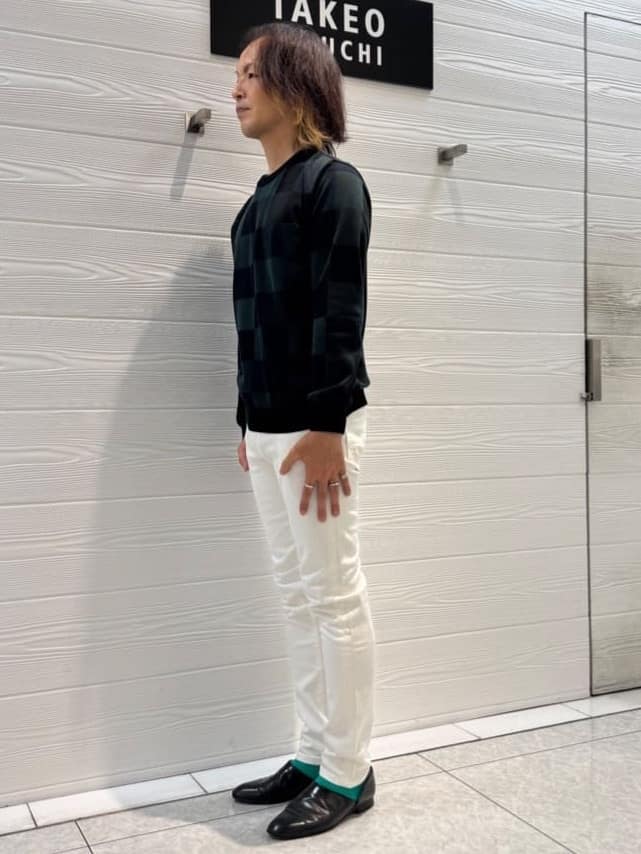 井出恭輔さんの「TAKEO KIKUCHI｜【Sサイズ～】ストレッチ デニム パンツ」を使ったコーディネート