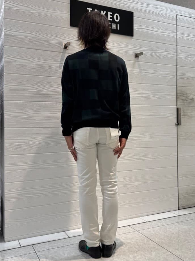 井出恭輔さんの「TAKEO KIKUCHI｜【Sサイズ～】ストレッチ デニム パンツ」を使ったコーディネート