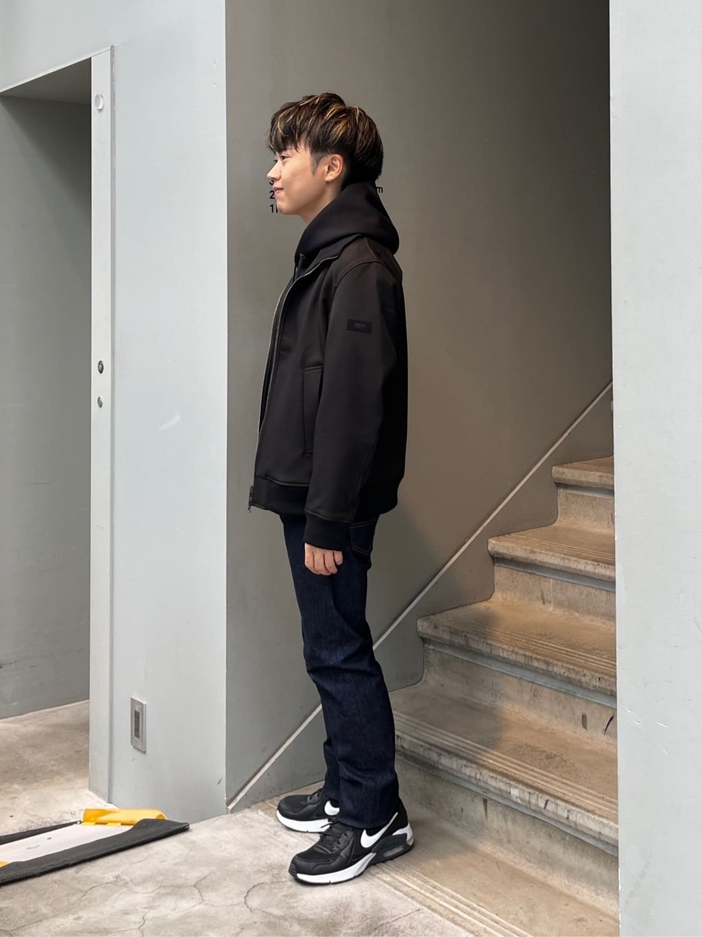 Namikiさんの「TAKEO KIKUCHI｜【モンスターストレッチ】日本製 ワンウォッシュ デニムパンツ」を使ったコーディネート