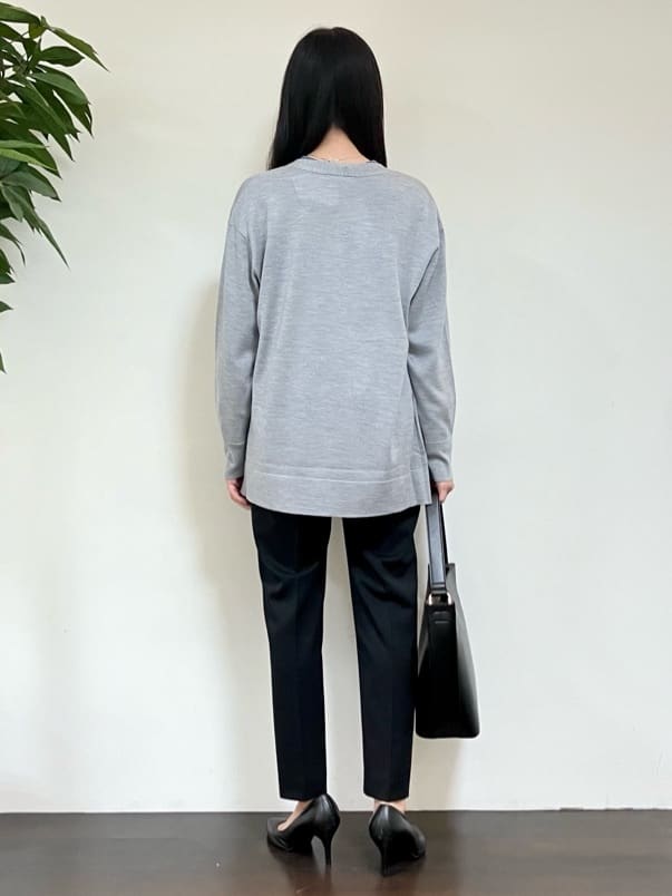カレンさんの「UNTITLED｜【洗える通勤スーツ】レジェールギャバ ストレッチテーパードパンツ」を使ったコーディネート