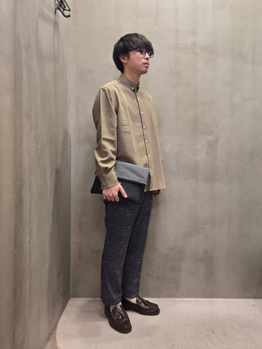 白木駆さんの「TAKEO KIKUCHI｜【ONOFF対応】TRダブルニット ストレッチパンツ」を使ったコーディネート