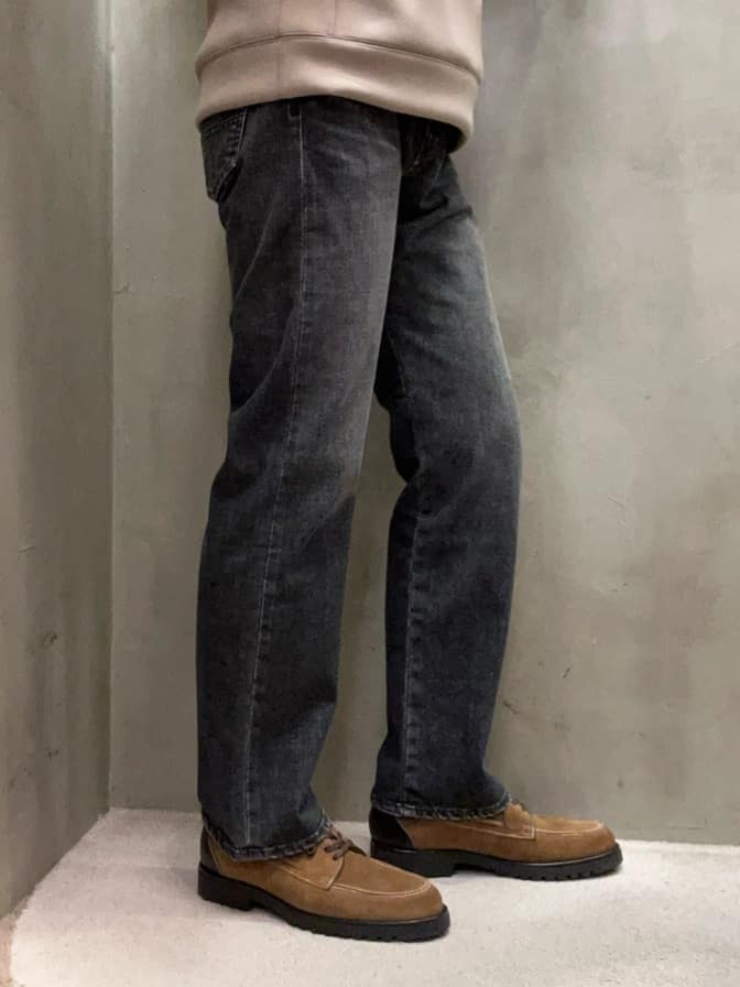 コウノ モトヤさんの「TAKEO KIKUCHI｜【モンスターストレッチ】日本製 ウォッシュド デニムパンツ」を使ったコーディネート