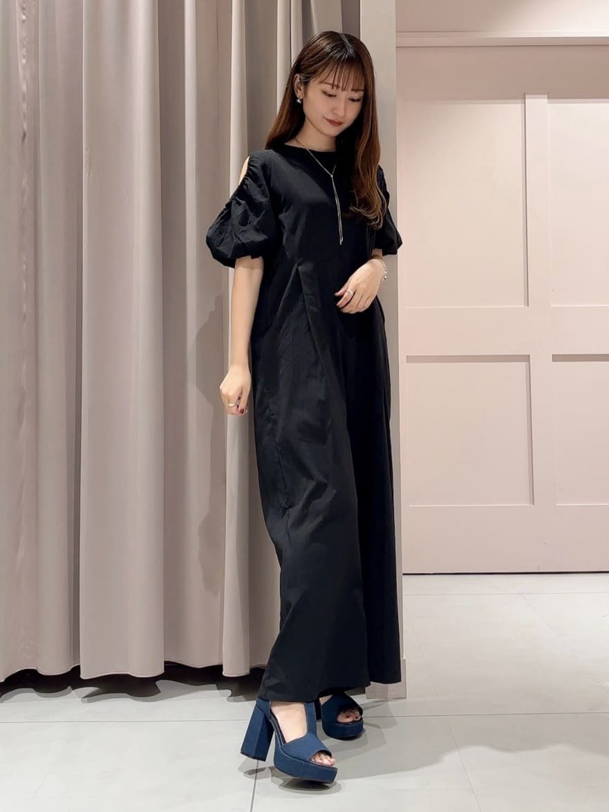 RINAさんの「ESPERANZA｜Tストラップスクエアサンダル」を使ったコーディネート