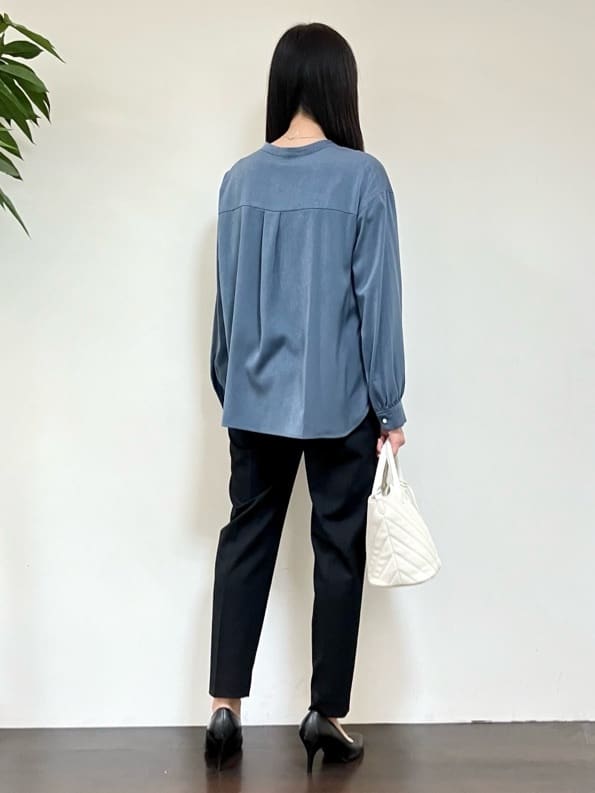 カレンさんの「UNTITLED｜【洗える通勤スーツ】レジェールギャバ ストレッチテーパードパンツ」を使ったコーディネート