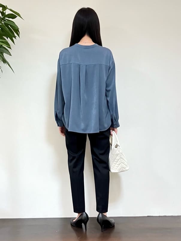 カレンさんの「UNTITLED｜【洗える通勤スーツ】レジェールギャバ ストレッチテーパードパンツ」を使ったコーディネート