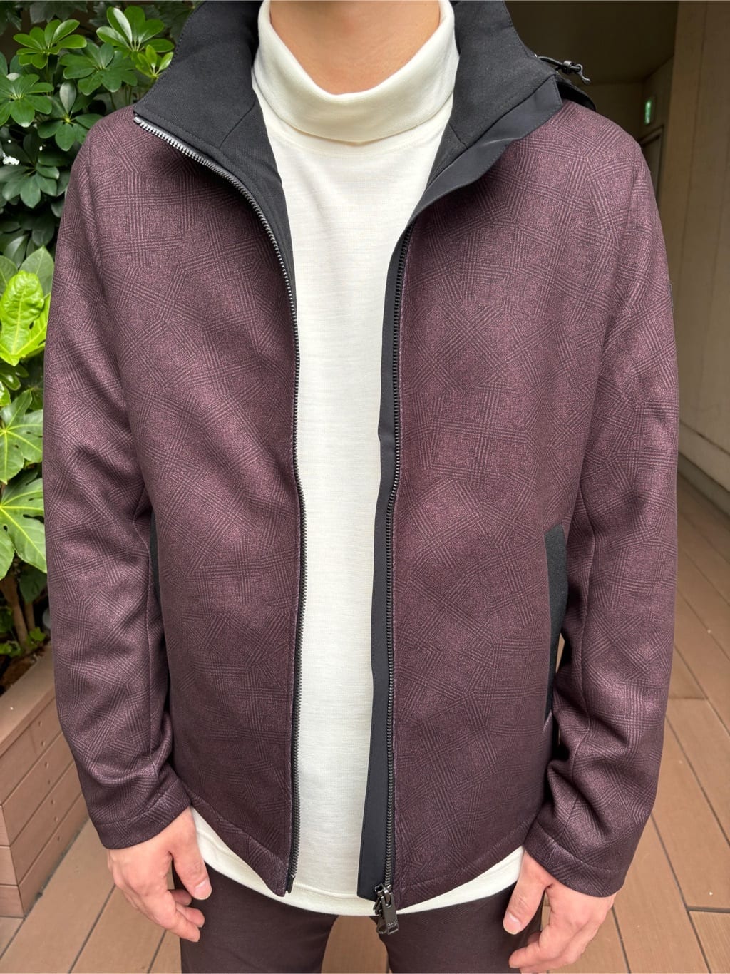 圭哉さんの「TAKEO KIKUCHI｜【Made in JAPAN】播州織 ストレッチ パンツ」を使ったコーディネート