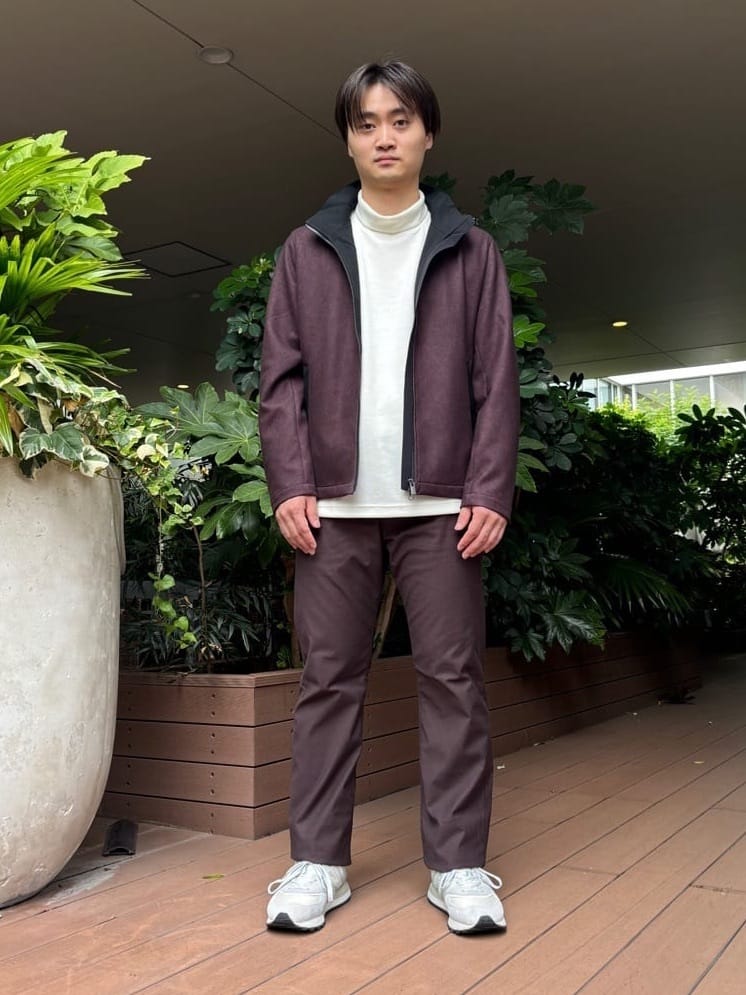 圭哉さんの「TAKEO KIKUCHI｜【Made in JAPAN】播州織 ストレッチ パンツ」を使ったコーディネート
