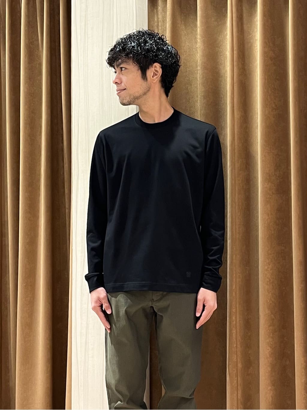 URAさんの「TAKEO KIKUCHI｜【全7サイズ&times;8色展開！】トップマルチヘリンボン パンツ」を使ったコーディネート