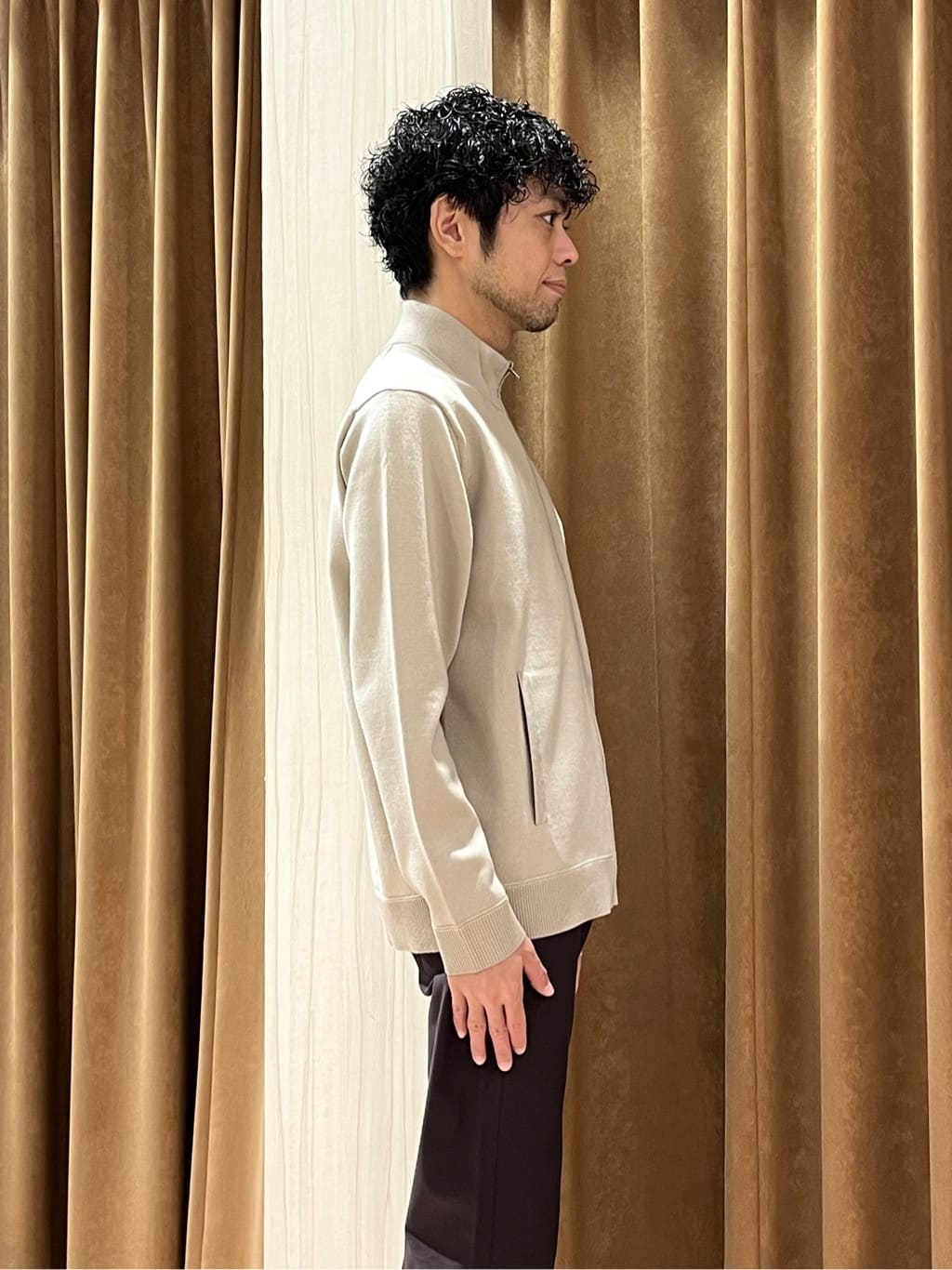URAさんの「TAKEO KIKUCHI｜【Made in JAPAN】播州織 ストレッチ パンツ」を使ったコーディネート