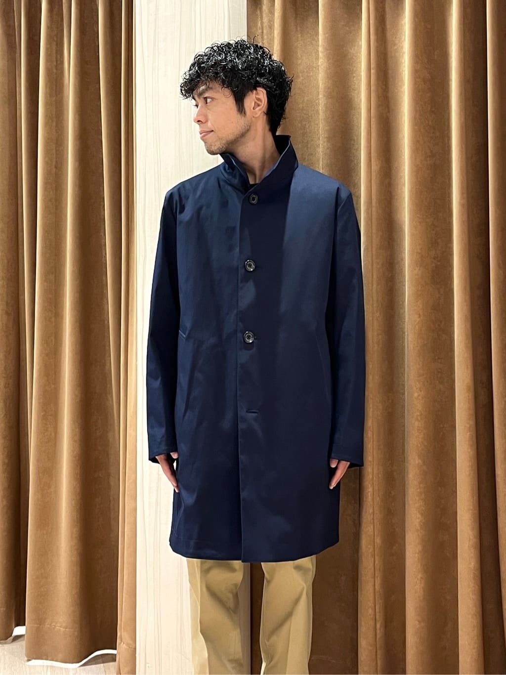 URAさんの「TAKEO KIKUCHI｜【オフィスカジュアル対応】ドレス チノパンツ」を使ったコーディネート