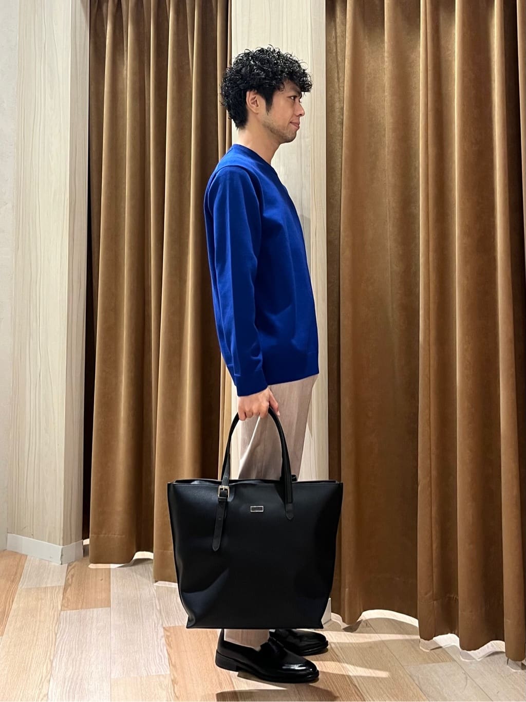 URAさんの「TAKEO KIKUCHI｜【Made in JAPAN】播州織 ヘリンボン ストレート パンツ」を使ったコーディネート