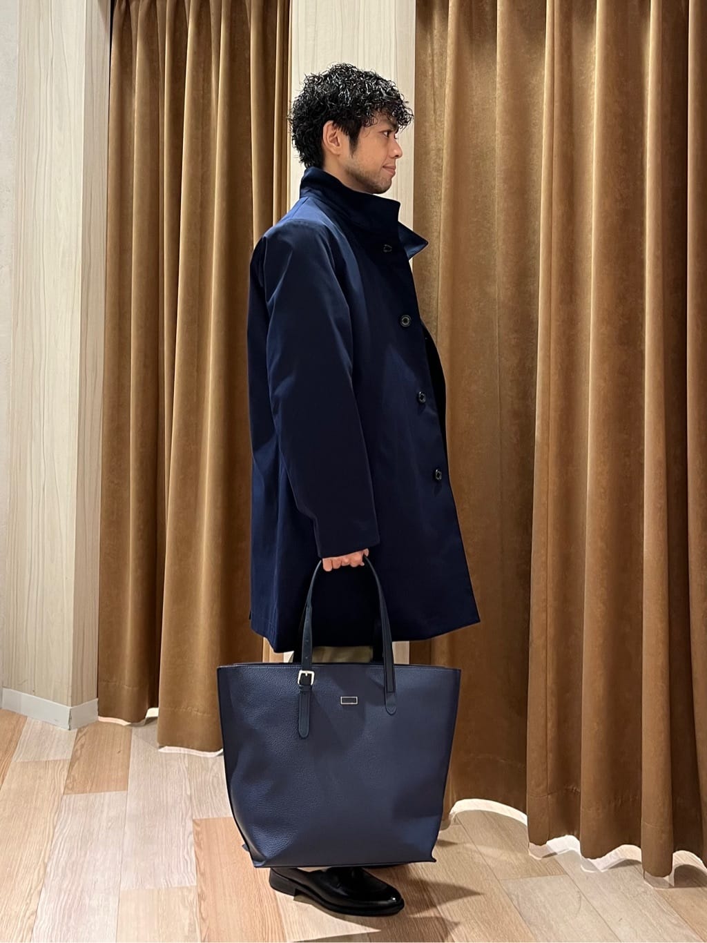 URAさんの「TAKEO KIKUCHI｜【オフィスカジュアル対応】ドレス チノパンツ」を使ったコーディネート