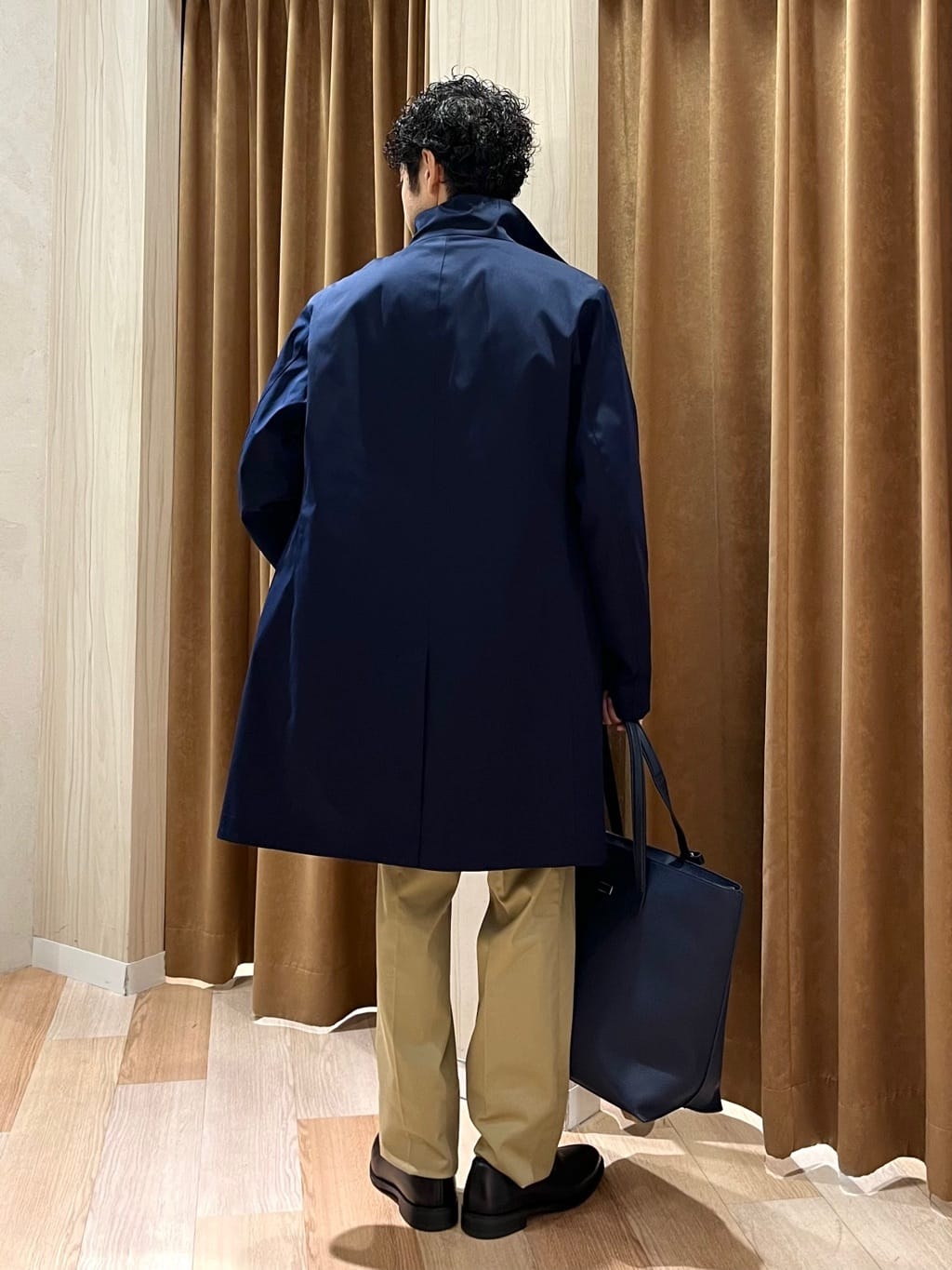 URAさんの「TAKEO KIKUCHI｜【オフィスカジュアル対応】ドレス チノパンツ」を使ったコーディネート