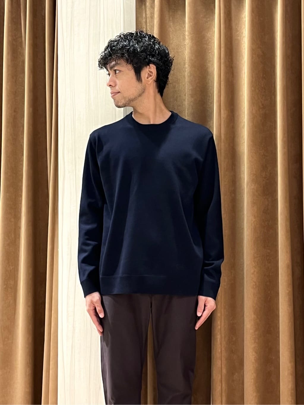 URAさんの「TAKEO KIKUCHI｜【Made in JAPAN】播州織 ストレッチ パンツ」を使ったコーディネート