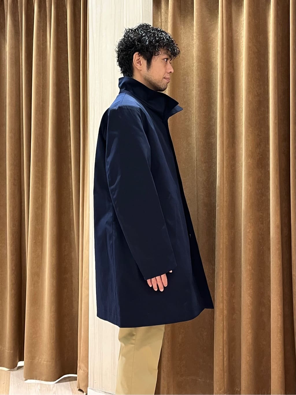 URAさんの「TAKEO KIKUCHI｜【オフィスカジュアル対応】ドレス チノパンツ」を使ったコーディネート