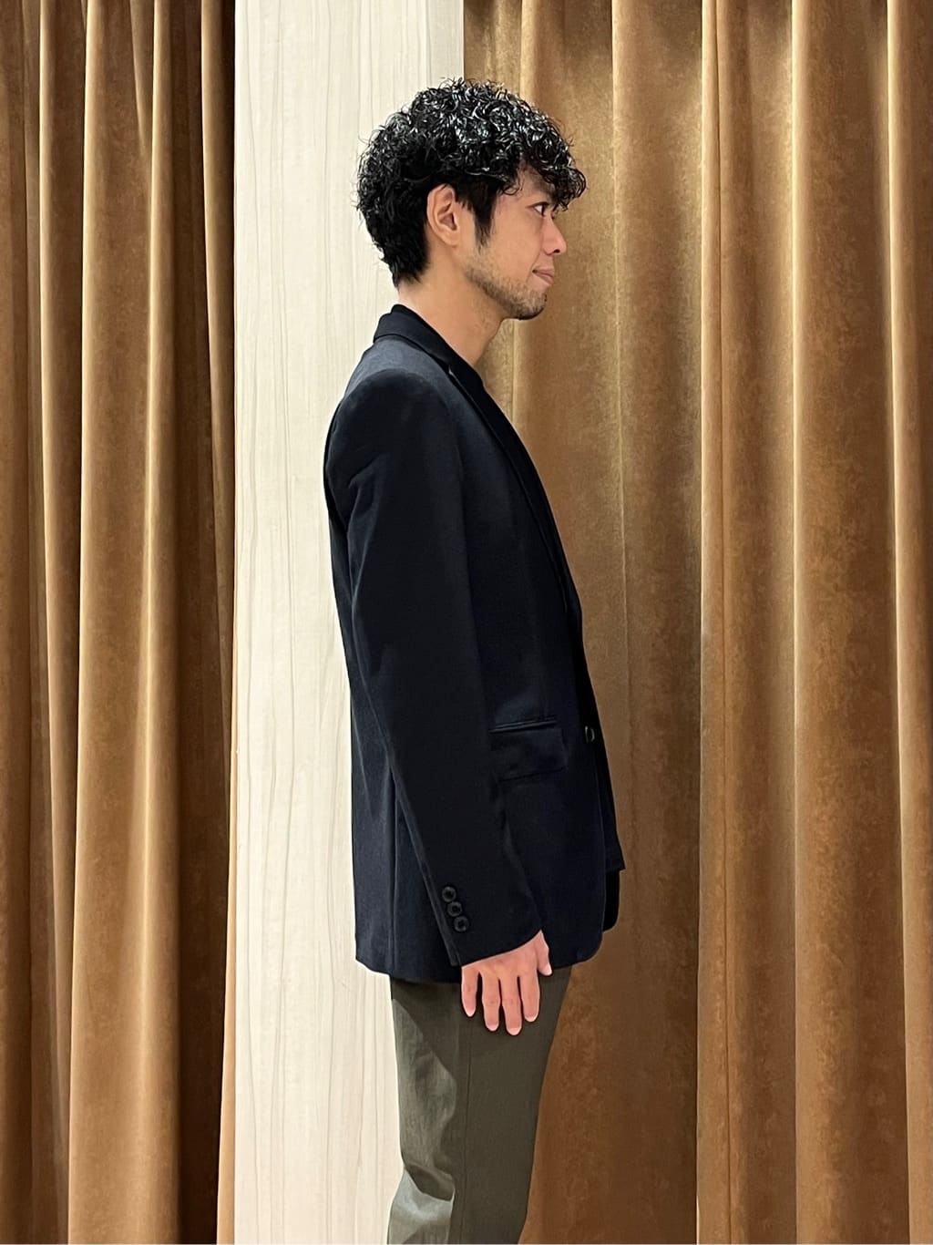 URAさんの「TAKEO KIKUCHI｜【全7サイズ&times;8色展開！】トップマルチヘリンボン パンツ」を使ったコーディネート