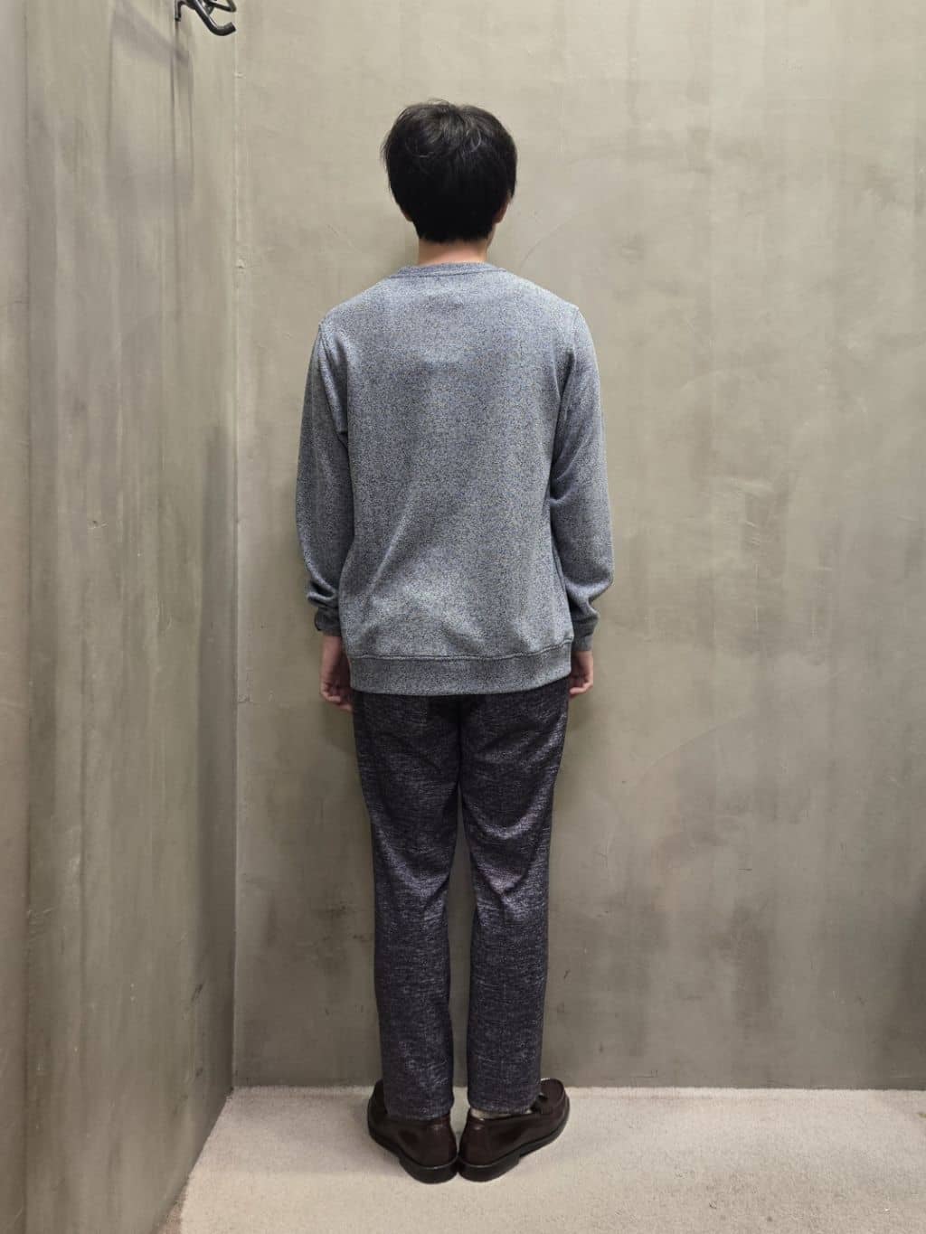 白木駆さんの「TAKEO KIKUCHI｜【ONOFF対応】TRダブルニット ストレッチパンツ」を使ったコーディネート