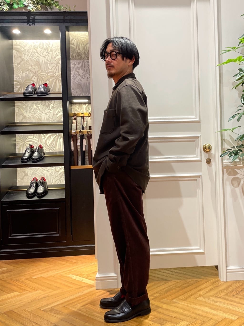 鶴田大士さんの「DRESSTERIOR｜【撥水加工/Safari5月号掲載】ローファー」を使ったコーディネート