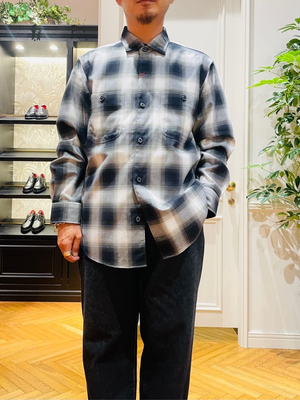 鶴田大士さんの「DRESSTERIOR｜【撥水加工/Safari5月号掲載】ローファー」を使ったコーディネート