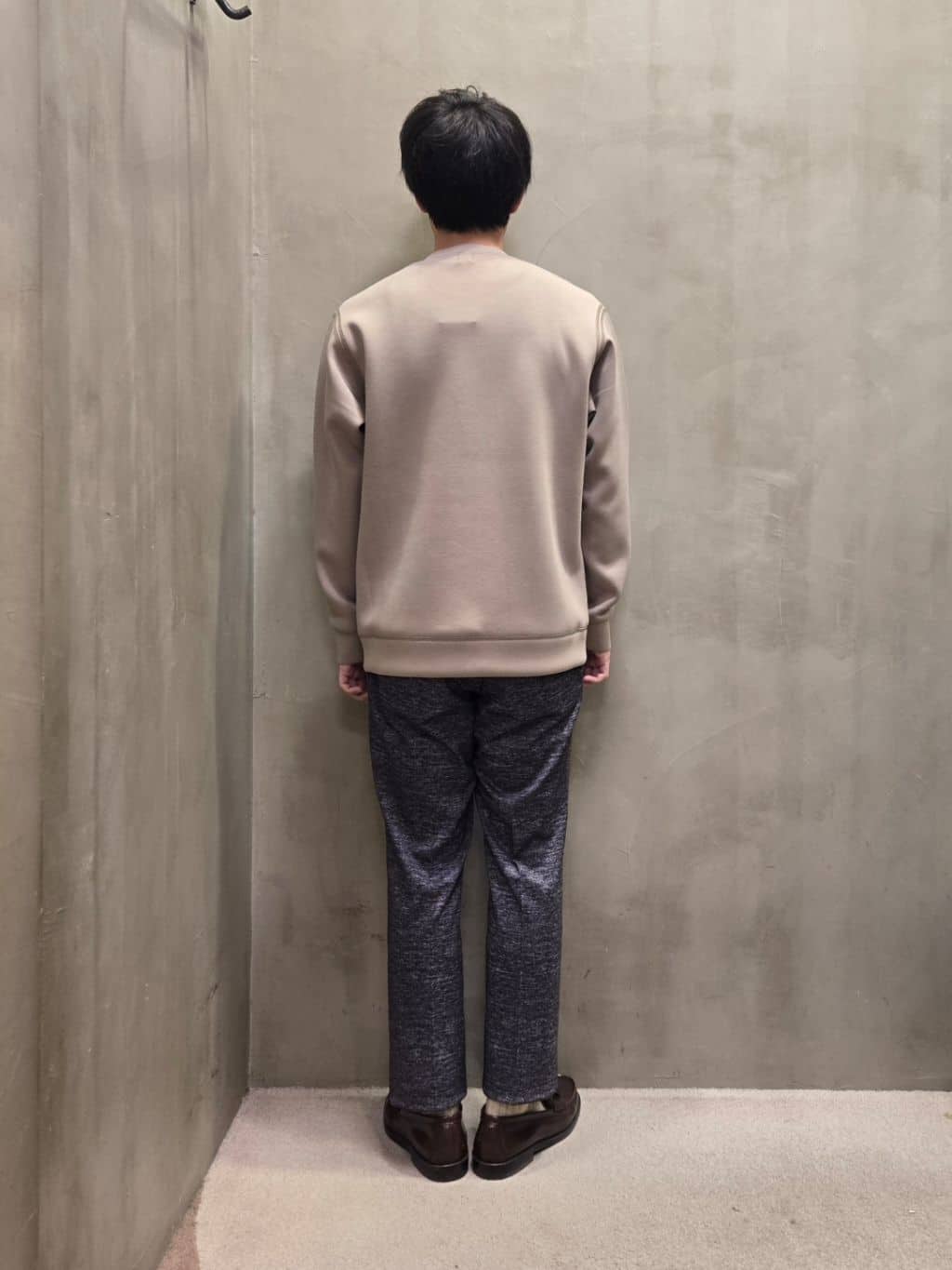 白木駆さんの「TAKEO KIKUCHI｜【ONOFF対応】TRダブルニット ストレッチパンツ」を使ったコーディネート